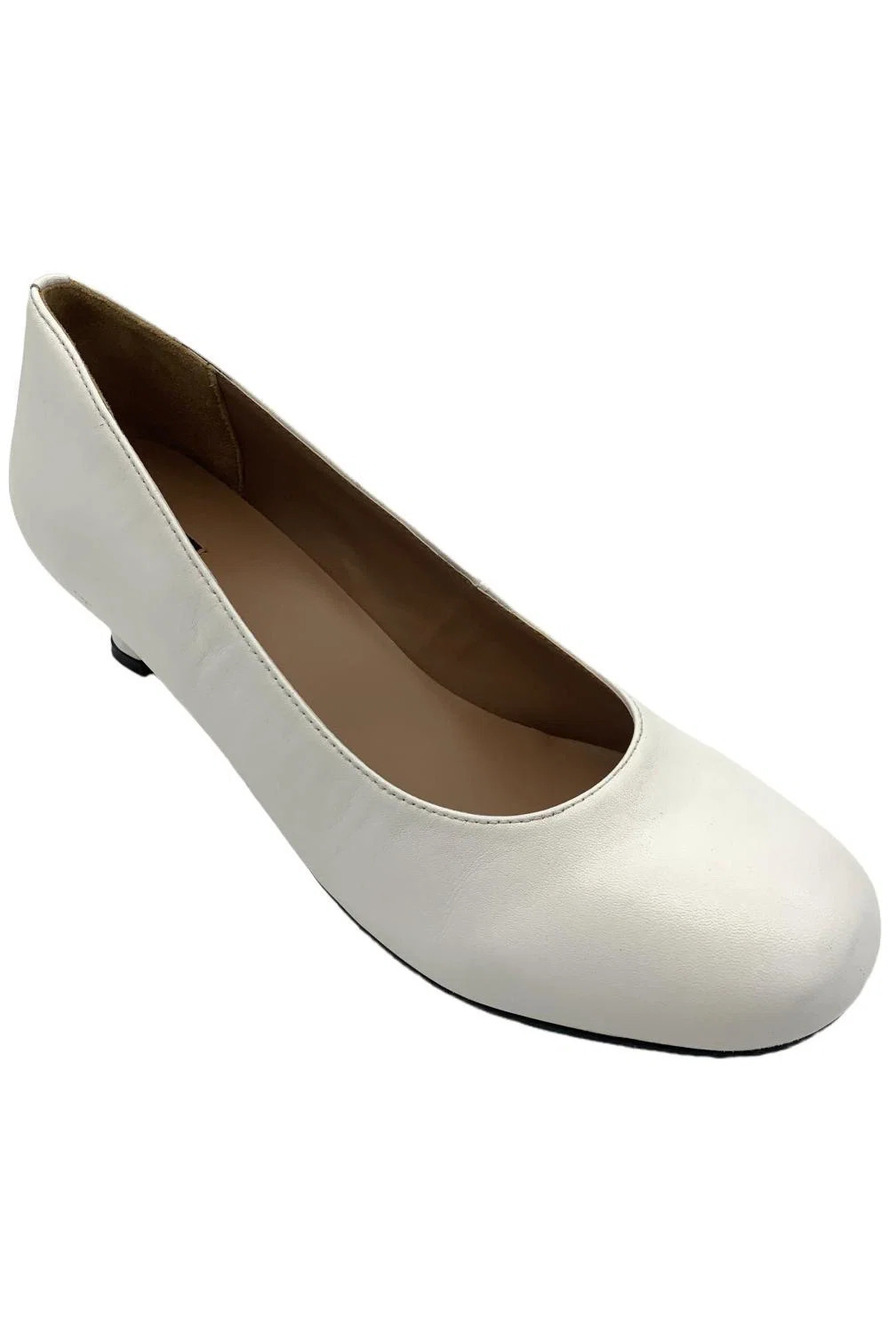 ARRAY Women's Flatter Heel White - Narrow